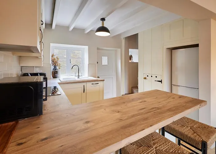 Host & - Dale End 커크비모어사이드